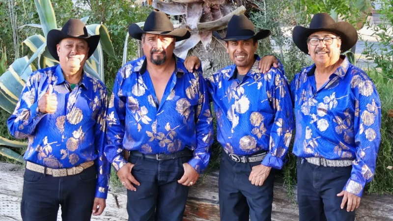 Norteños con Sax y Tololoche en Orange County, California