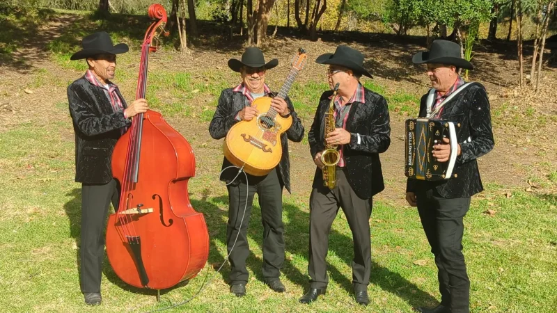 Norteños con Sax y Tololoche en Ventura County, California